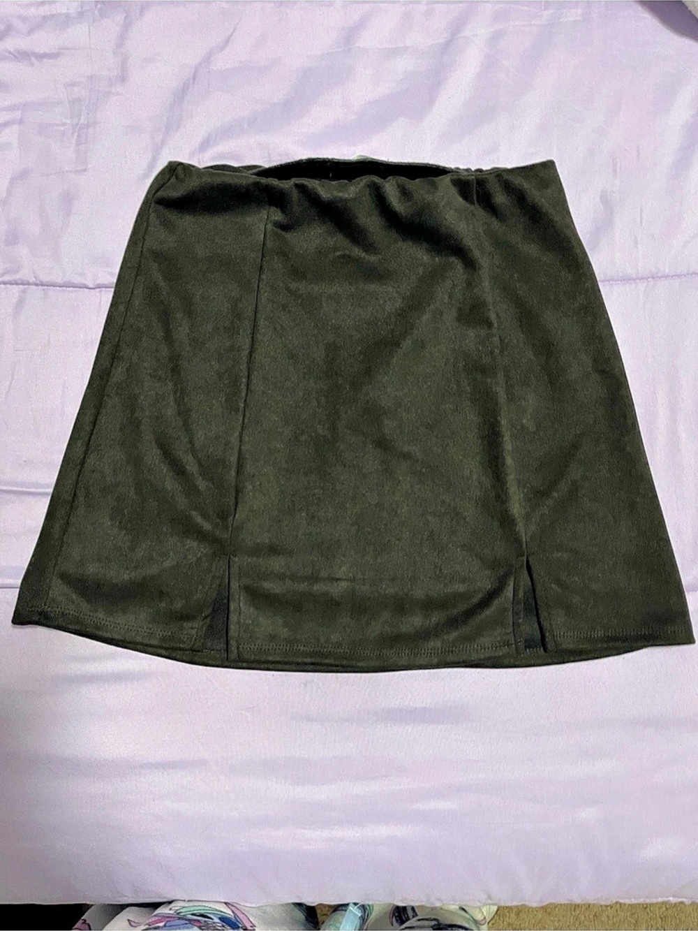 Popular Mini Skirt in Black Size Medium Like New